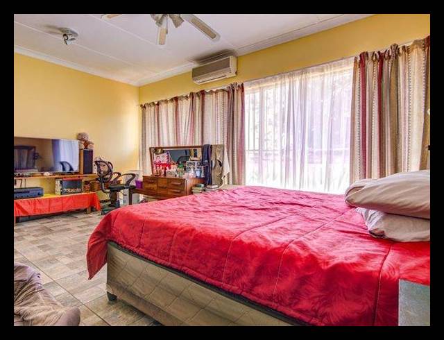 2 BEDROOM TOWNHOUSE FOR SALE IN RHODESFIELD